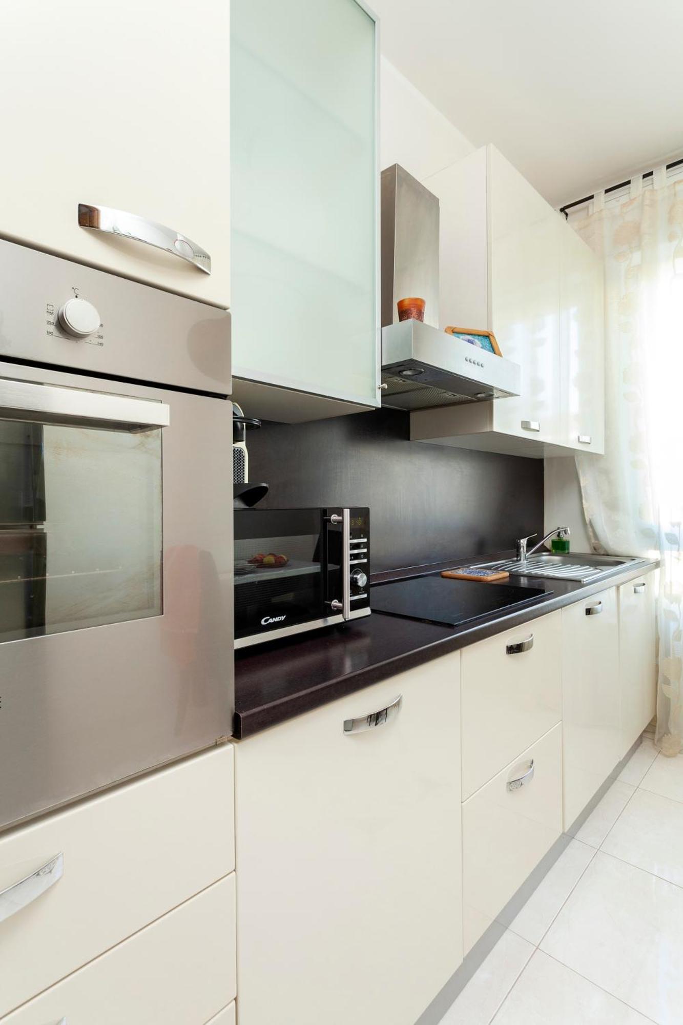 Two Spacious Bedrooms 1 Minute To Metro Stop Milão