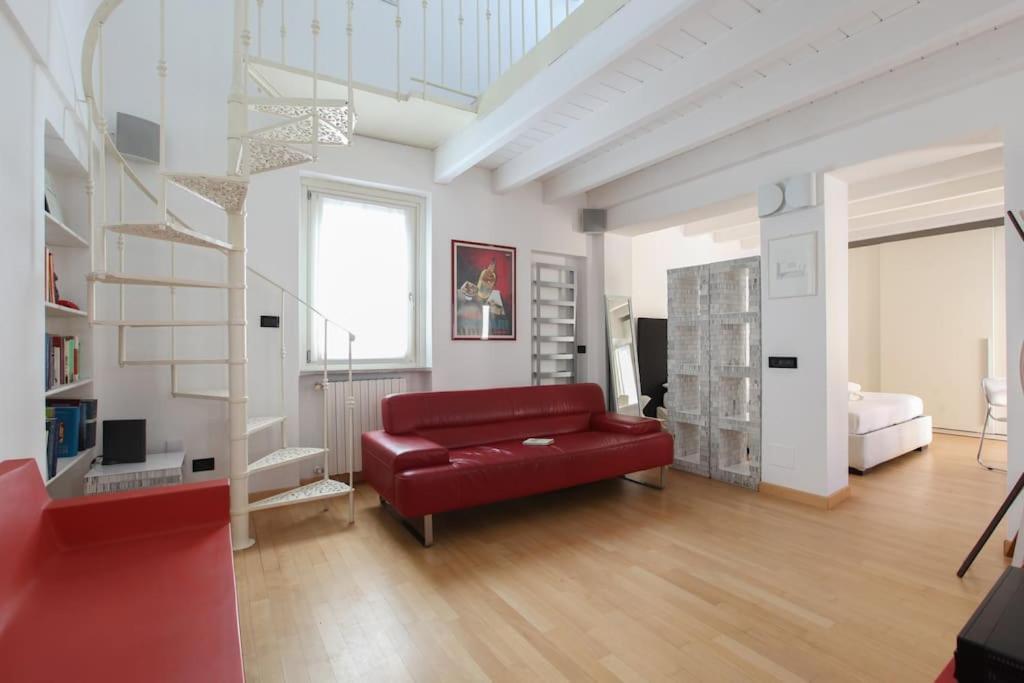 Hacca Collection - Open Space In Porta Ticinese * Milan