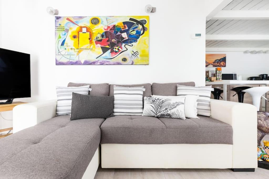 Elegant Triplex Townhouse With Luxe Terrace Apartment