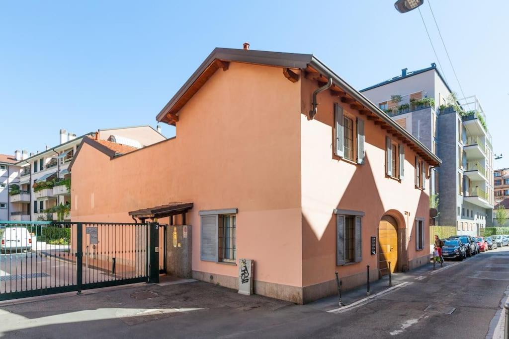 Elegant Triplex Townhouse With Luxe Terrace Apartment