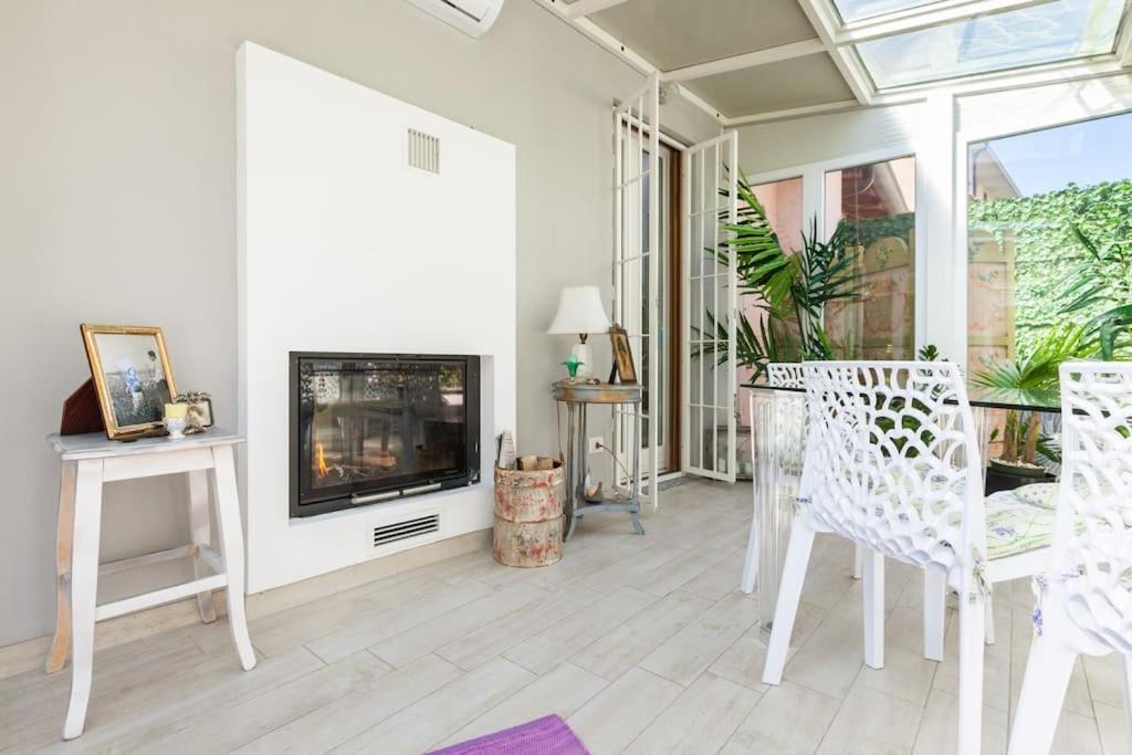 Apartment Elegant Triplex Townhouse With Luxe Terrace *