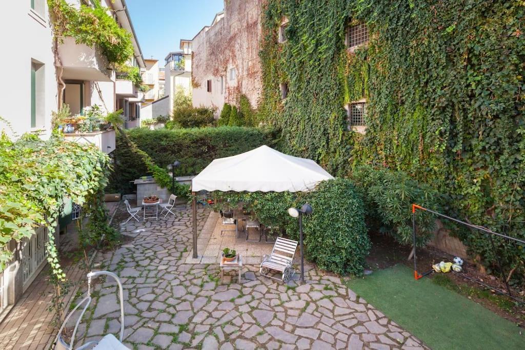 Elegant Triplex Townhouse With Luxe Terrace Milan