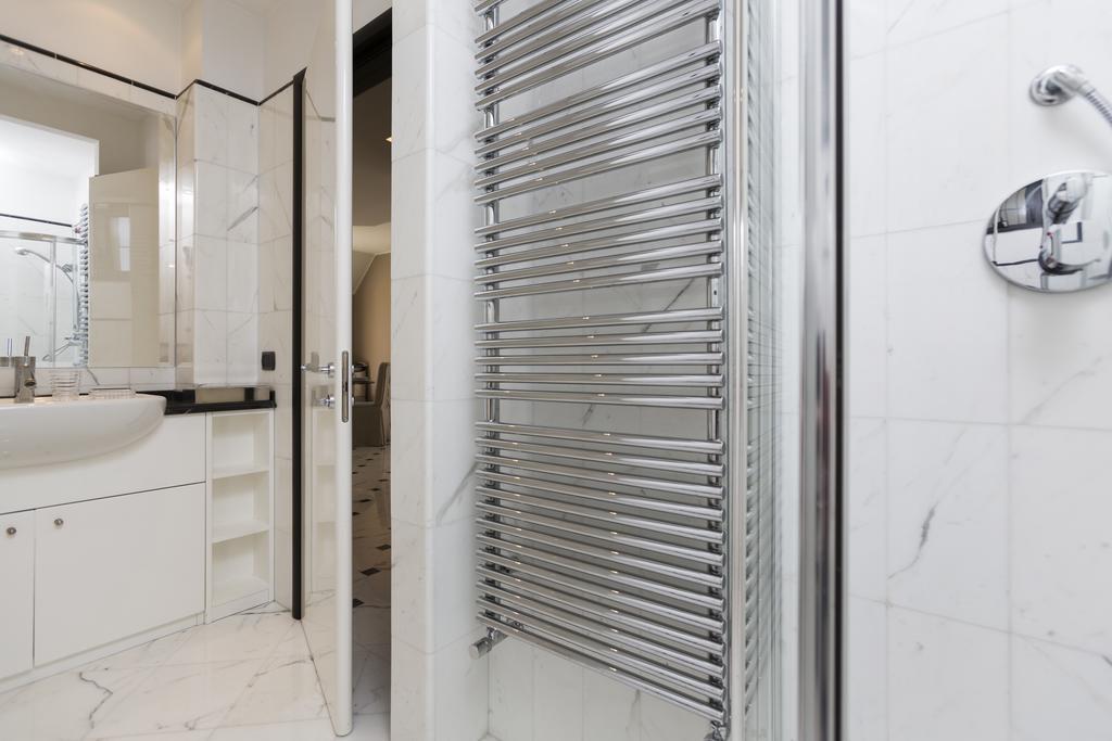 Suzzani Halldis * Milan
