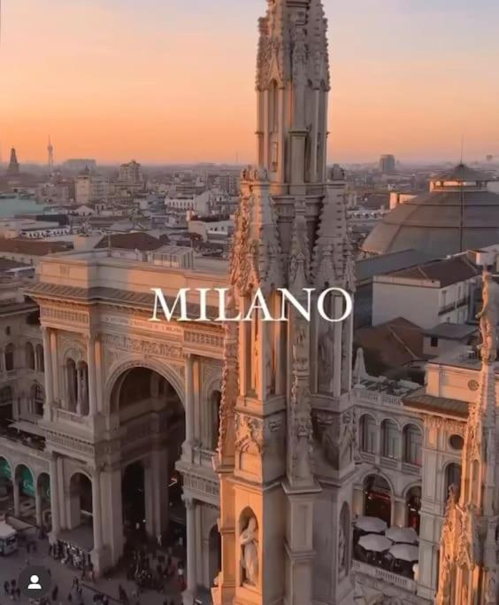 People In Appartamento Milano
