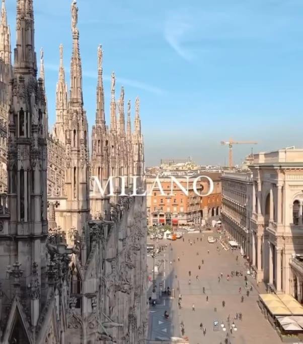 People In Appartamento Milano