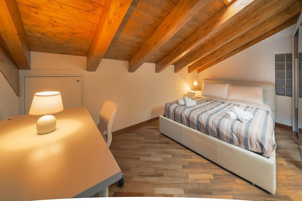 Ampio Quadrilocale Navigli/forum + Free Parking Apartment *