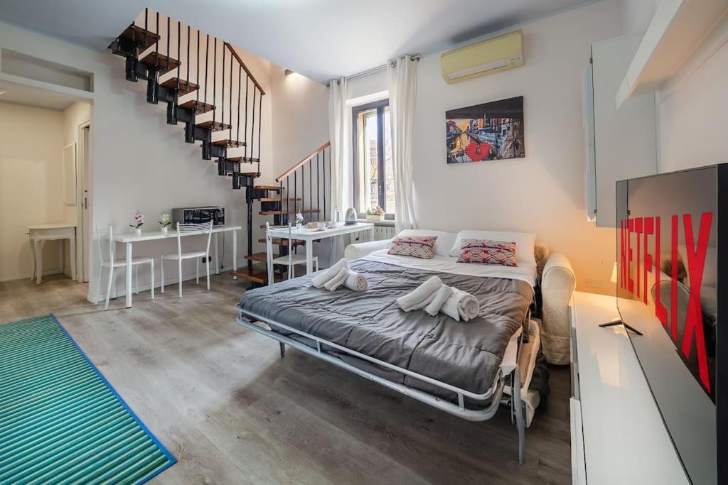 Ampio Quadrilocale Navigli/forum + Free Parking Apartment *