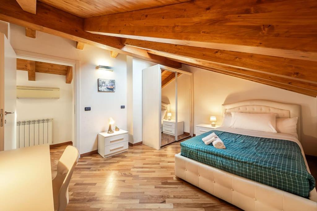 Ampio Quadrilocale Navigli/forum + Free Parking Apartment