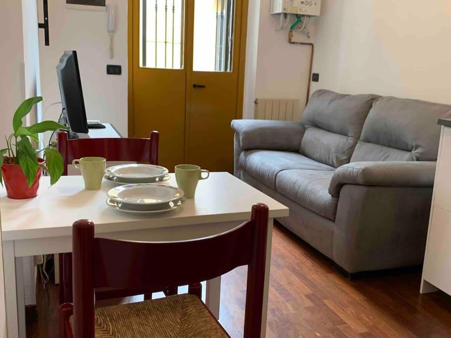Apartment Comfortable Typical Old Style Milan