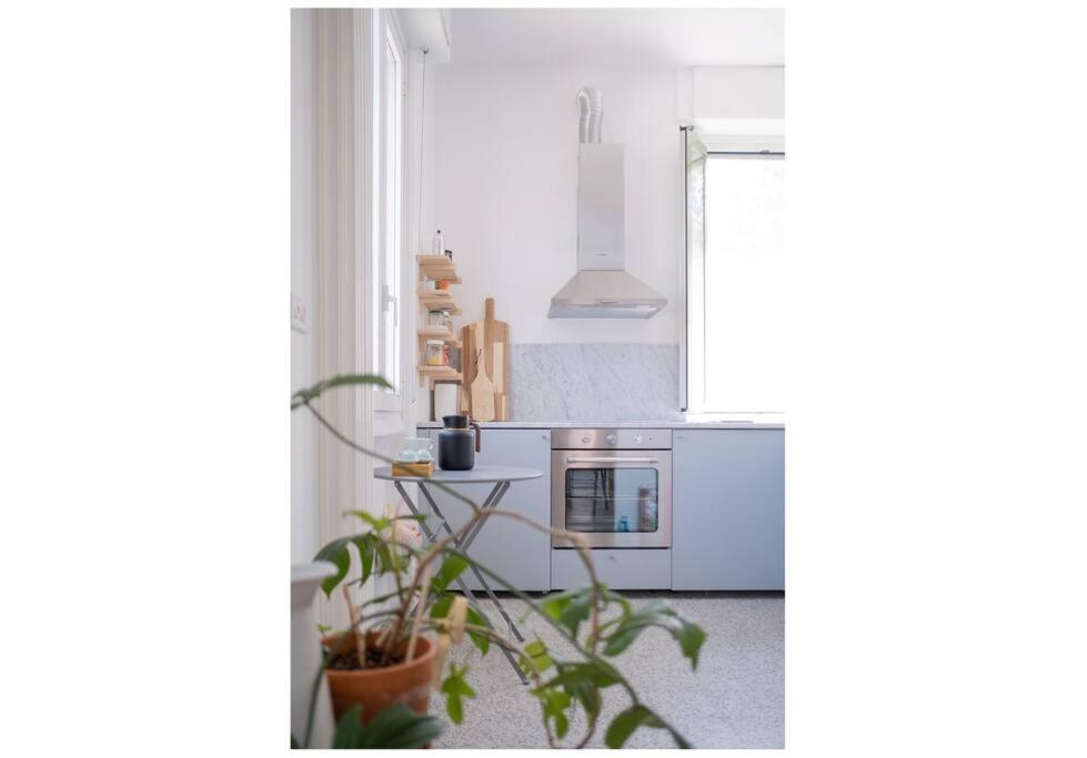 Apartment Trilocale Minimal Sui Navigli Milan