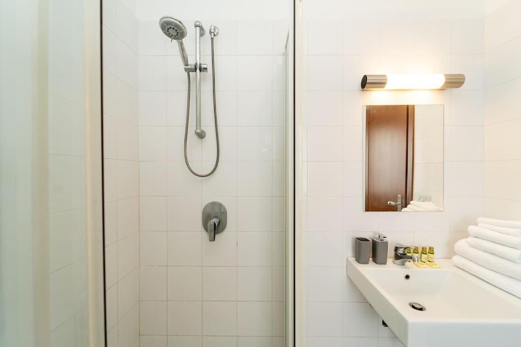 5 Giornate Apt Con Terrazzo E Garage Privato *