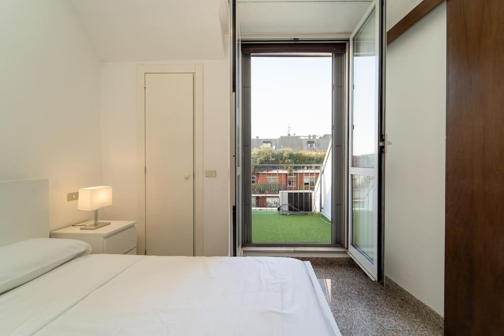5 Giornate Apt Con Terrazzo E Garage Privato * Milan