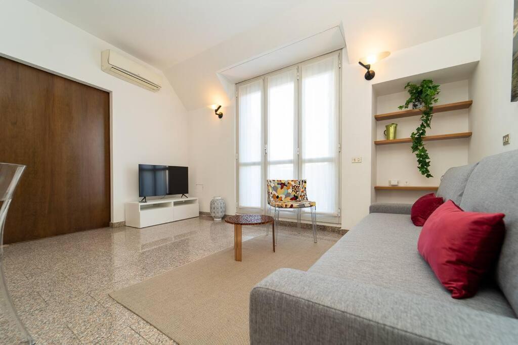 Apartment 5 Giornate Apt Con Terrazzo E Garage Privato