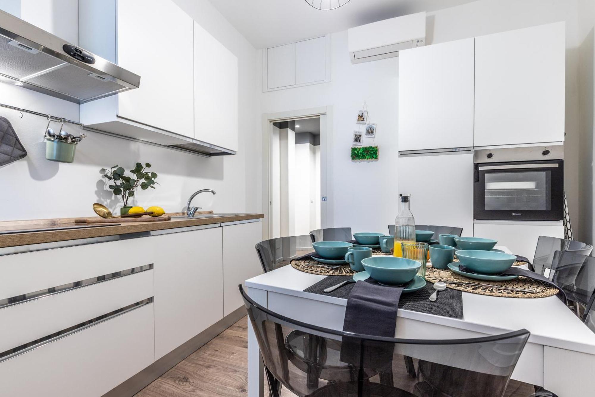 Apartment Stayeasy Quadronno33 - 3 Bedrooms, 2 Baths - Duomo Walking Distance Milan