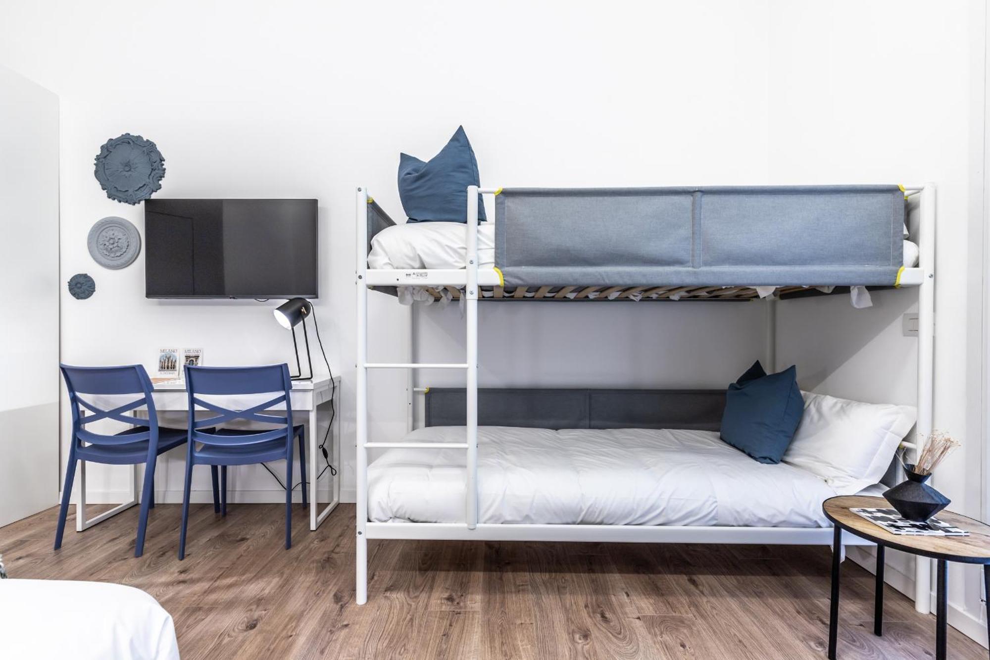 Stayeasy Quadronno33 - 3 Bedrooms, 2 Baths - Duomo Walking Distance Milan