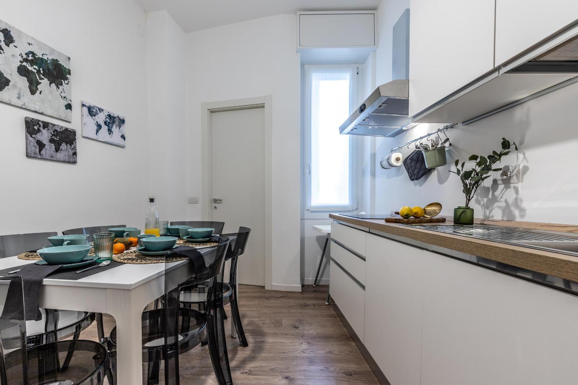 Stayeasy Quadronno33 - 3 Bedrooms, 2 Baths - Duomo Walking Distance Apartment