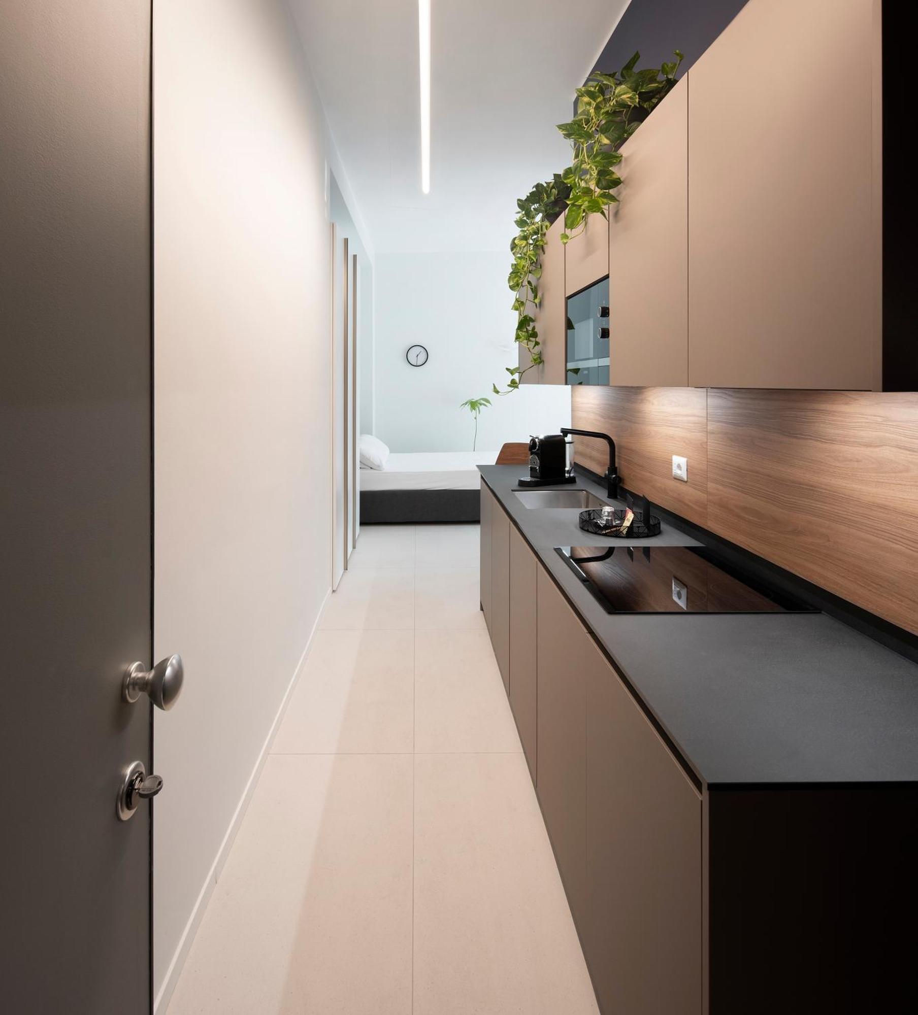 Station Apartment *