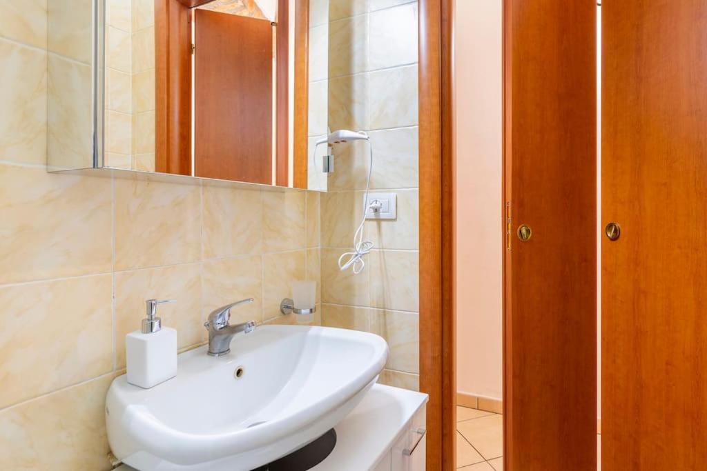 Modern In Centrale Next To Metro M5 - Sarca 73 Apartment Milan
