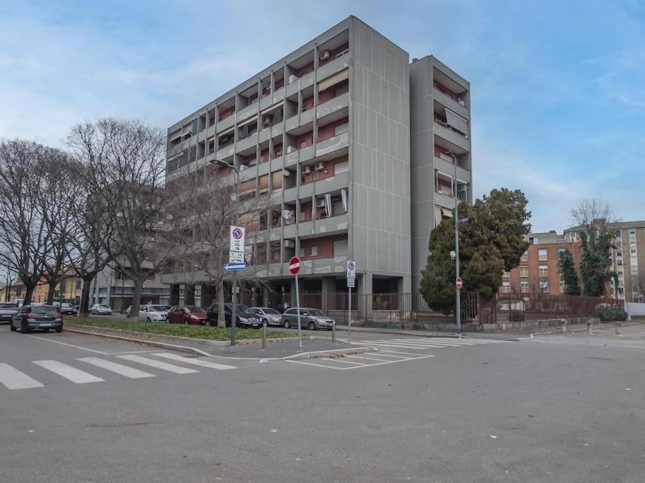 Apartment Youhosty - Paul Valery 3 Milan