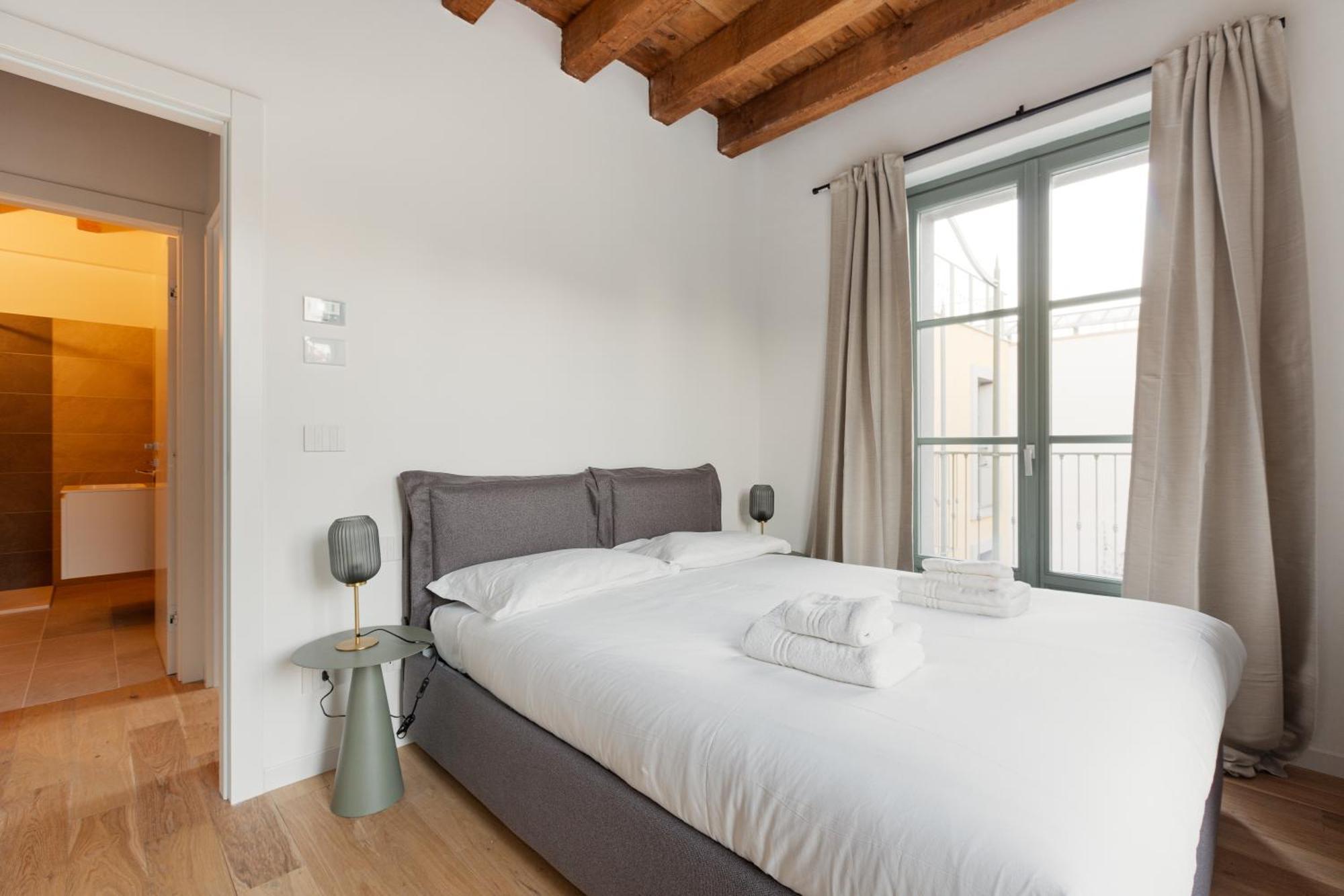 Apartment Modern In With Balcony *