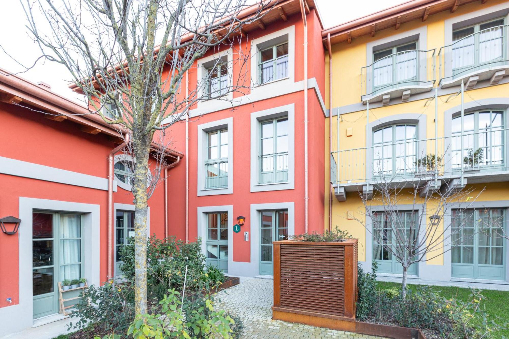 Modern In With Balcony *