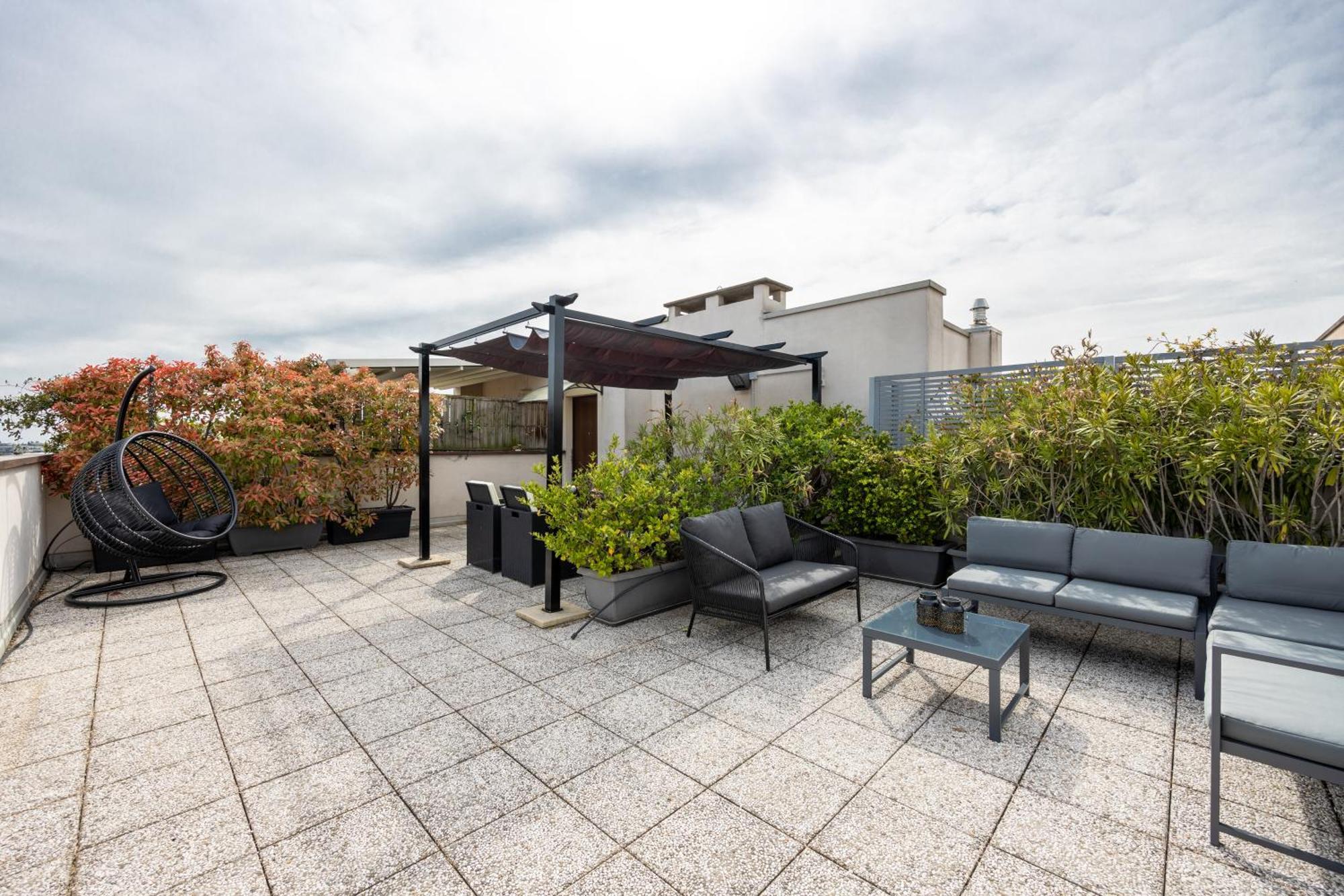 Bocconi's Nest - Close To Duomo With Terrace Apartment Milan
