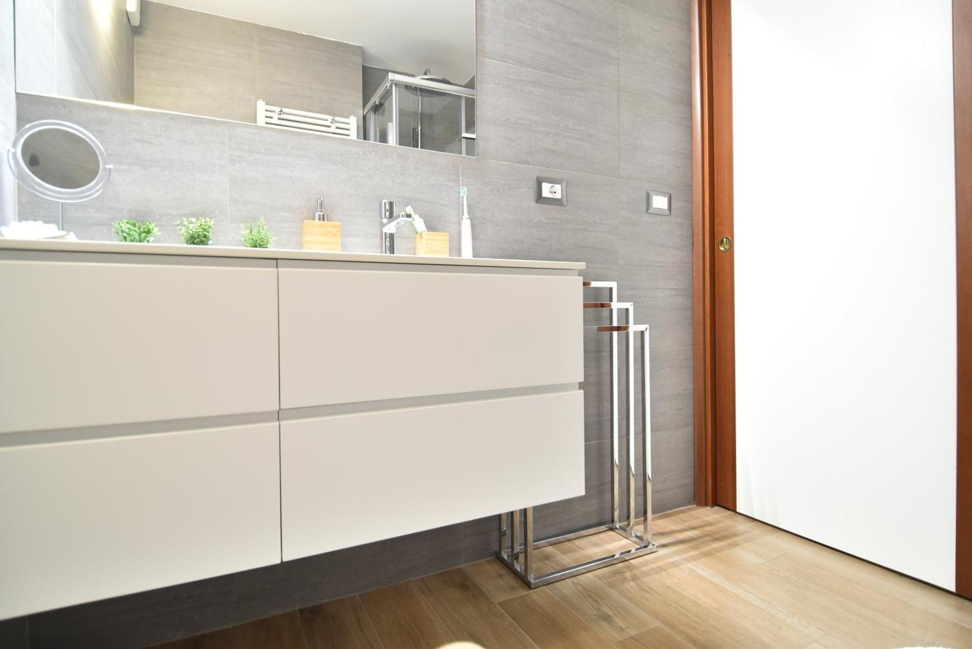 Luxury & Cozy 90 Sqm Flat Facing “bosco Verticale” Apartment Milan