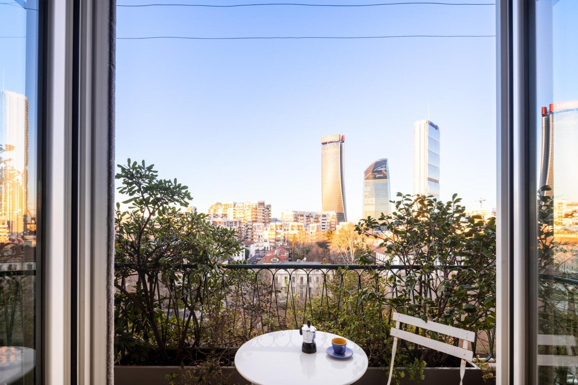 Apartment Life View With Terrace R&r Milan