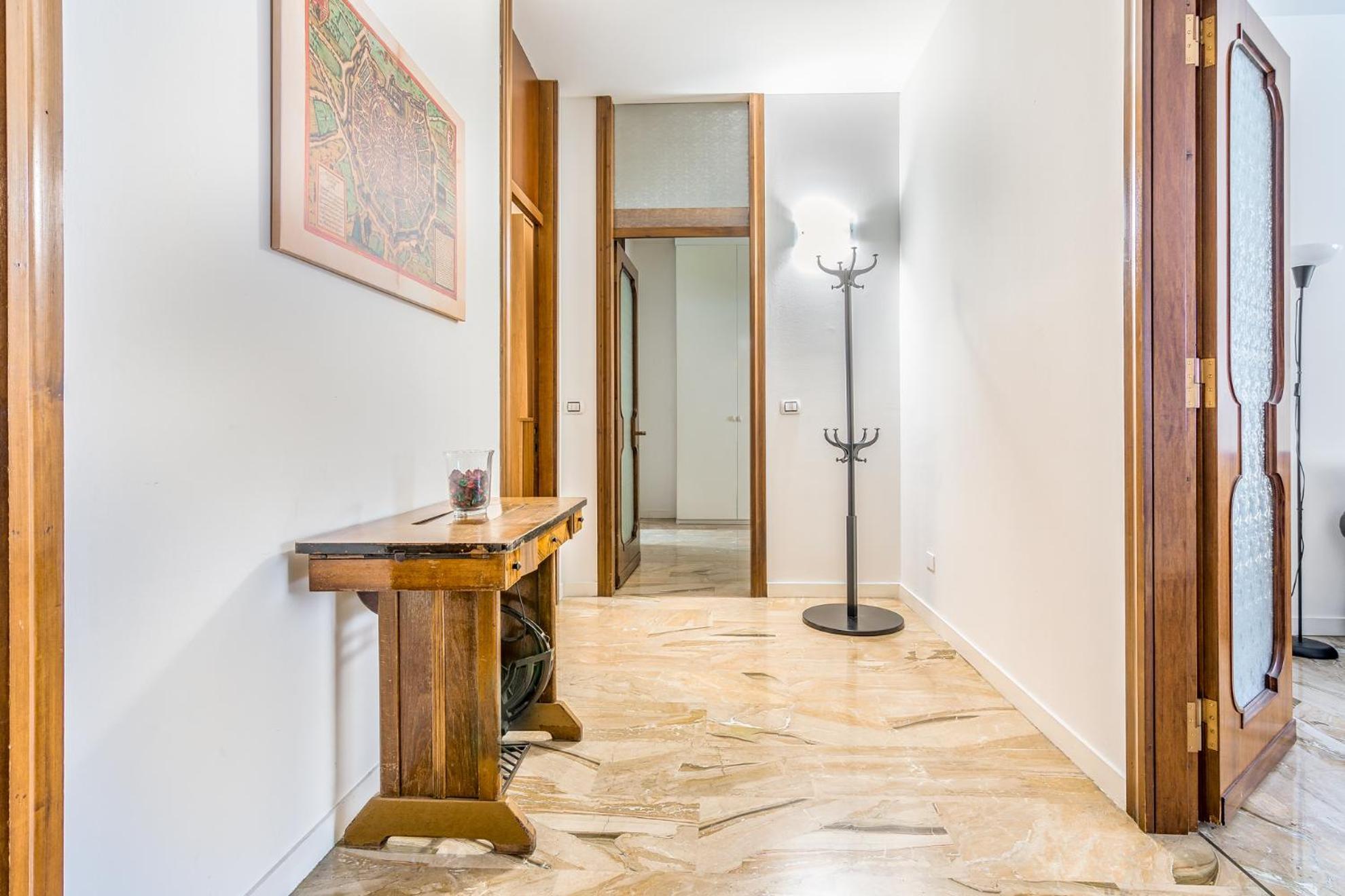 - Brand New 4 Pax Life & The Giulio Cesare 5 Apartment