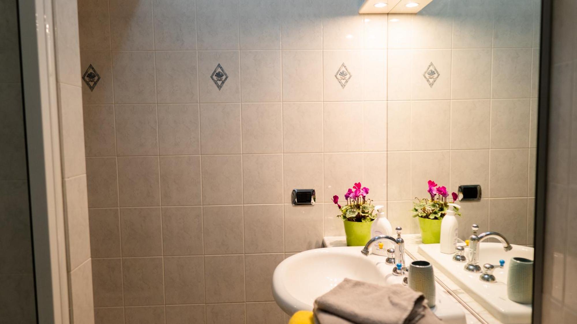 Casa Raffaella, Comodo E Tipico Bilocale Nel Centro Di Milão