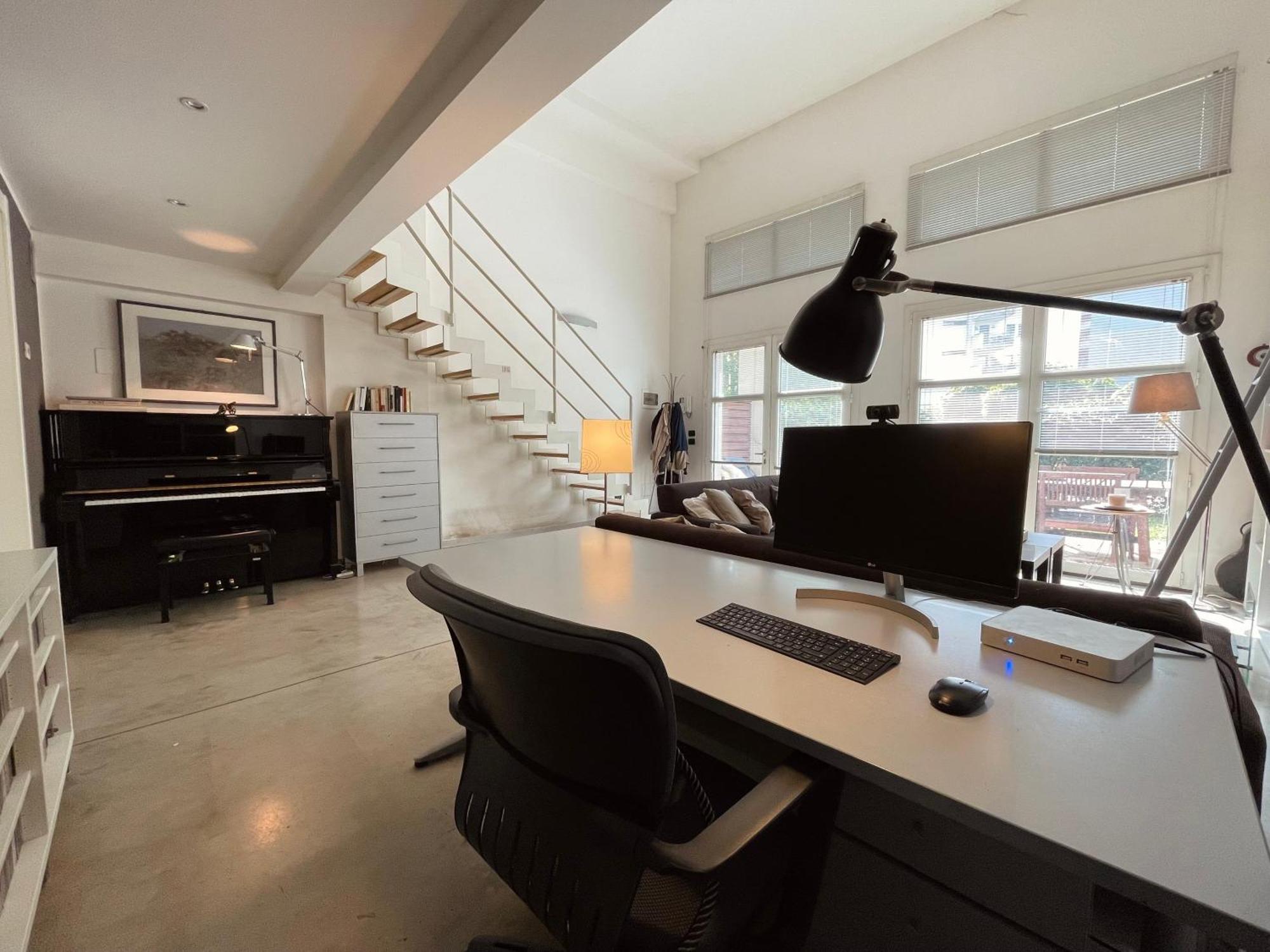 Ampio Loft Su Due Livelli Con Giardino