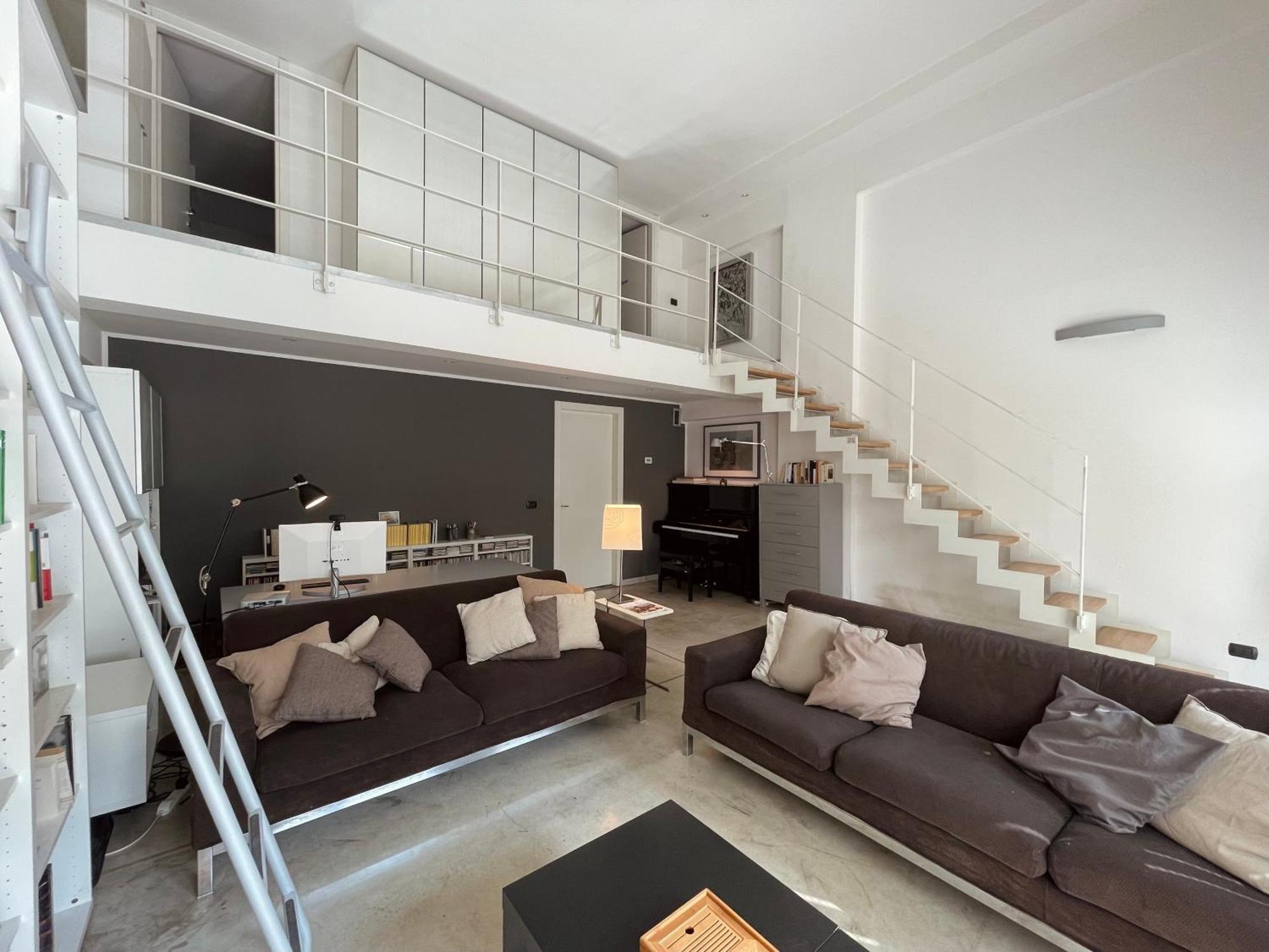 Ampio Loft Su Due Livelli Con Giardino