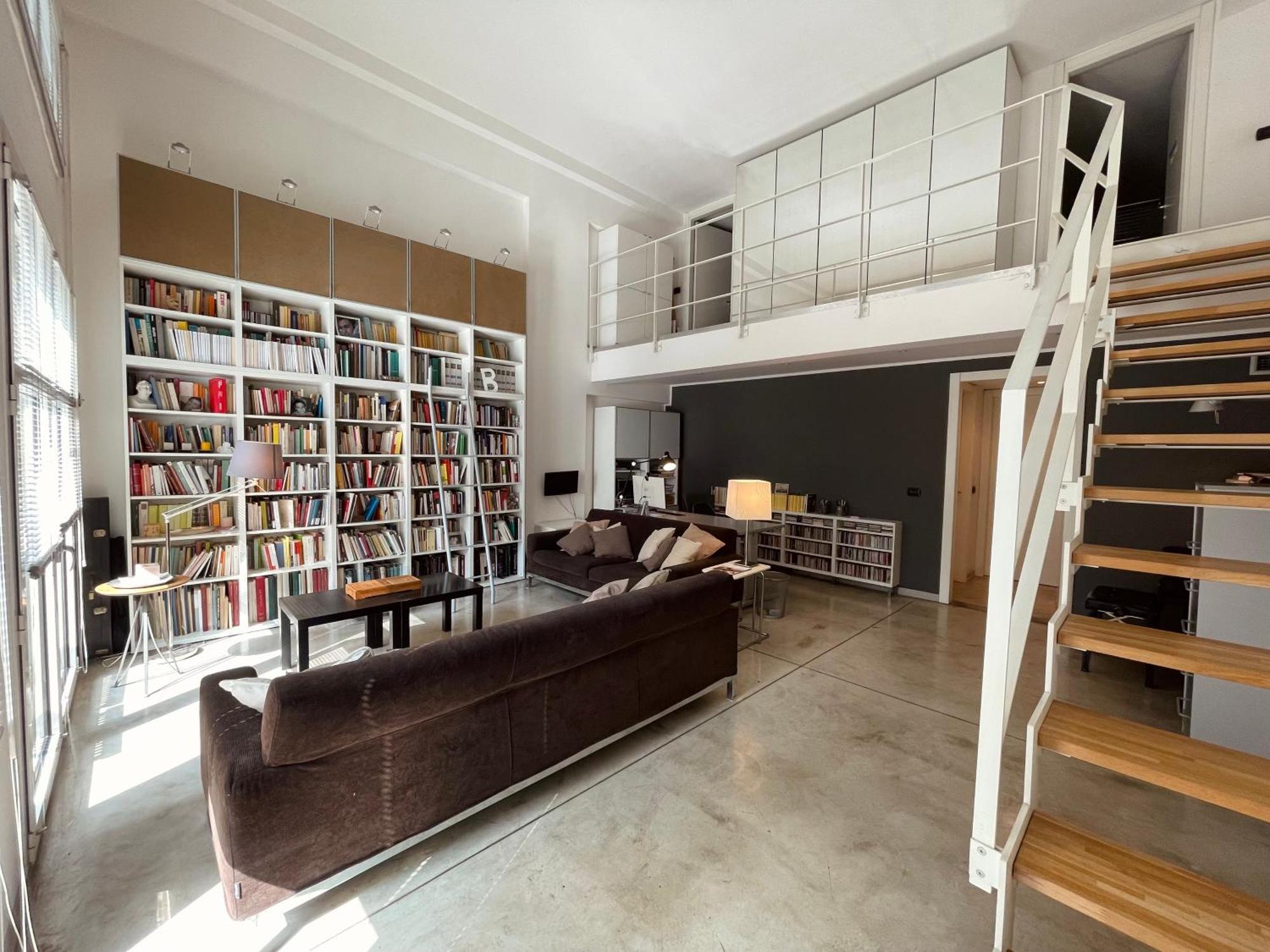 Ampio Loft Su Due Livelli Con Giardino