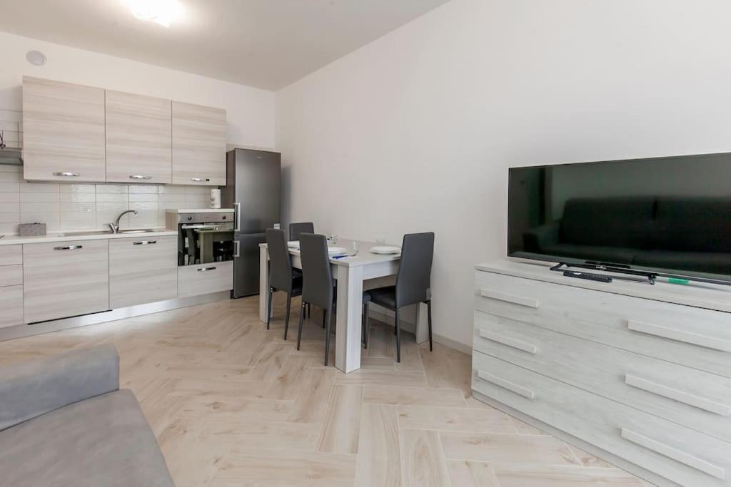 12th Floor Diamond Tower - 72 Apartamento