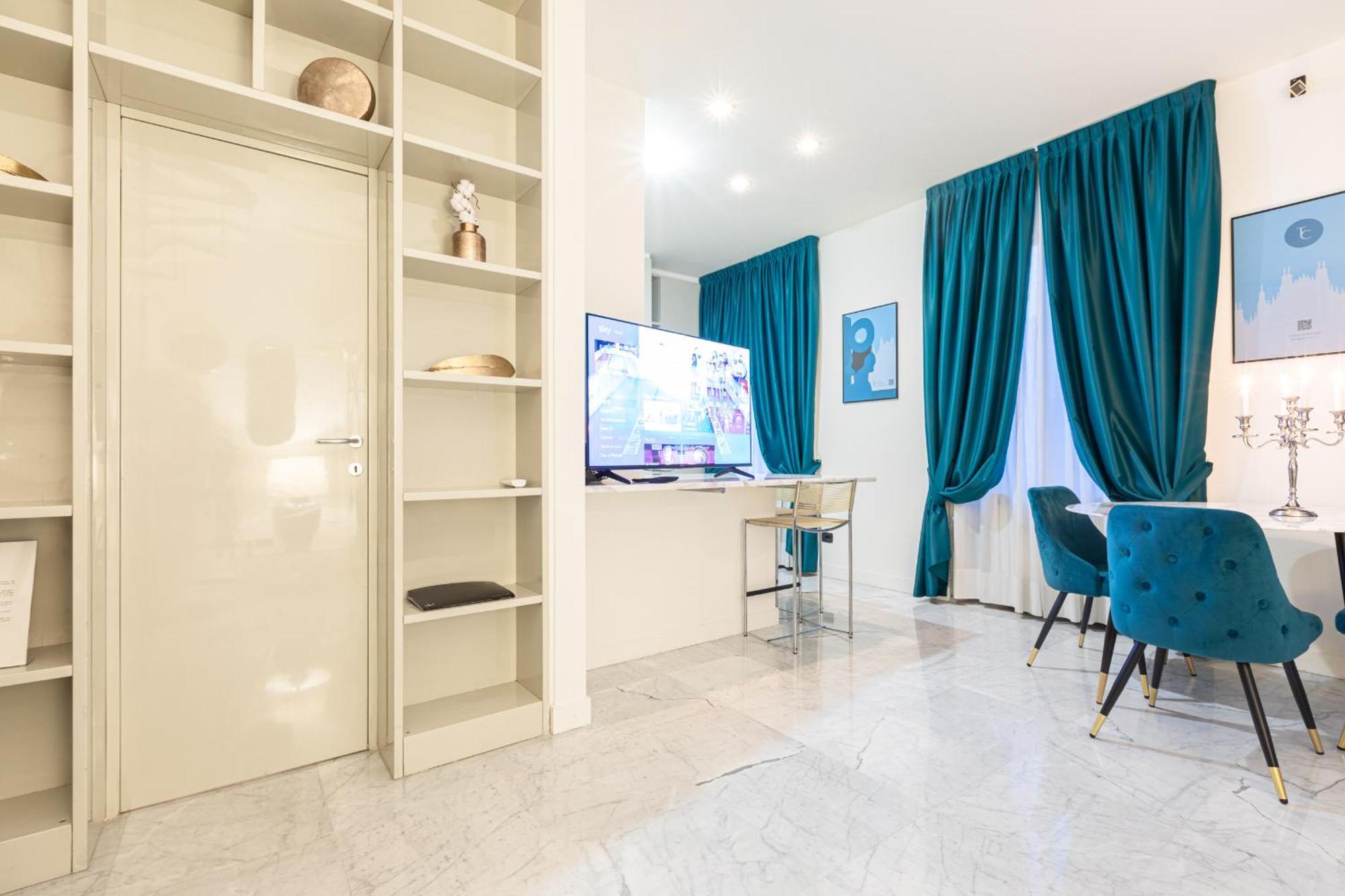 Monte Napoleone Split-level Terrace - Collection Apartment *