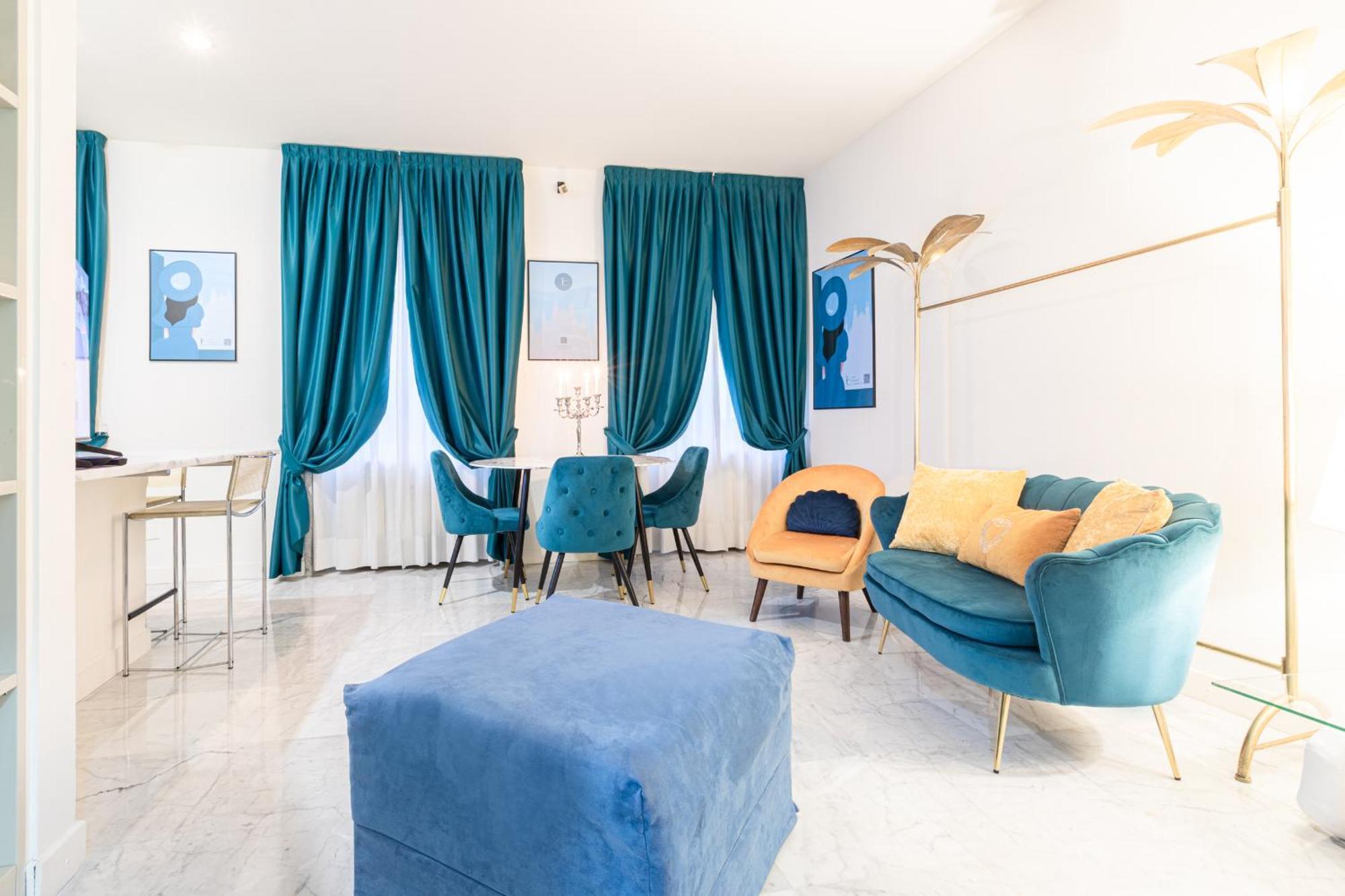 Monte Napoleone Split-level Terrace - Collection Milan