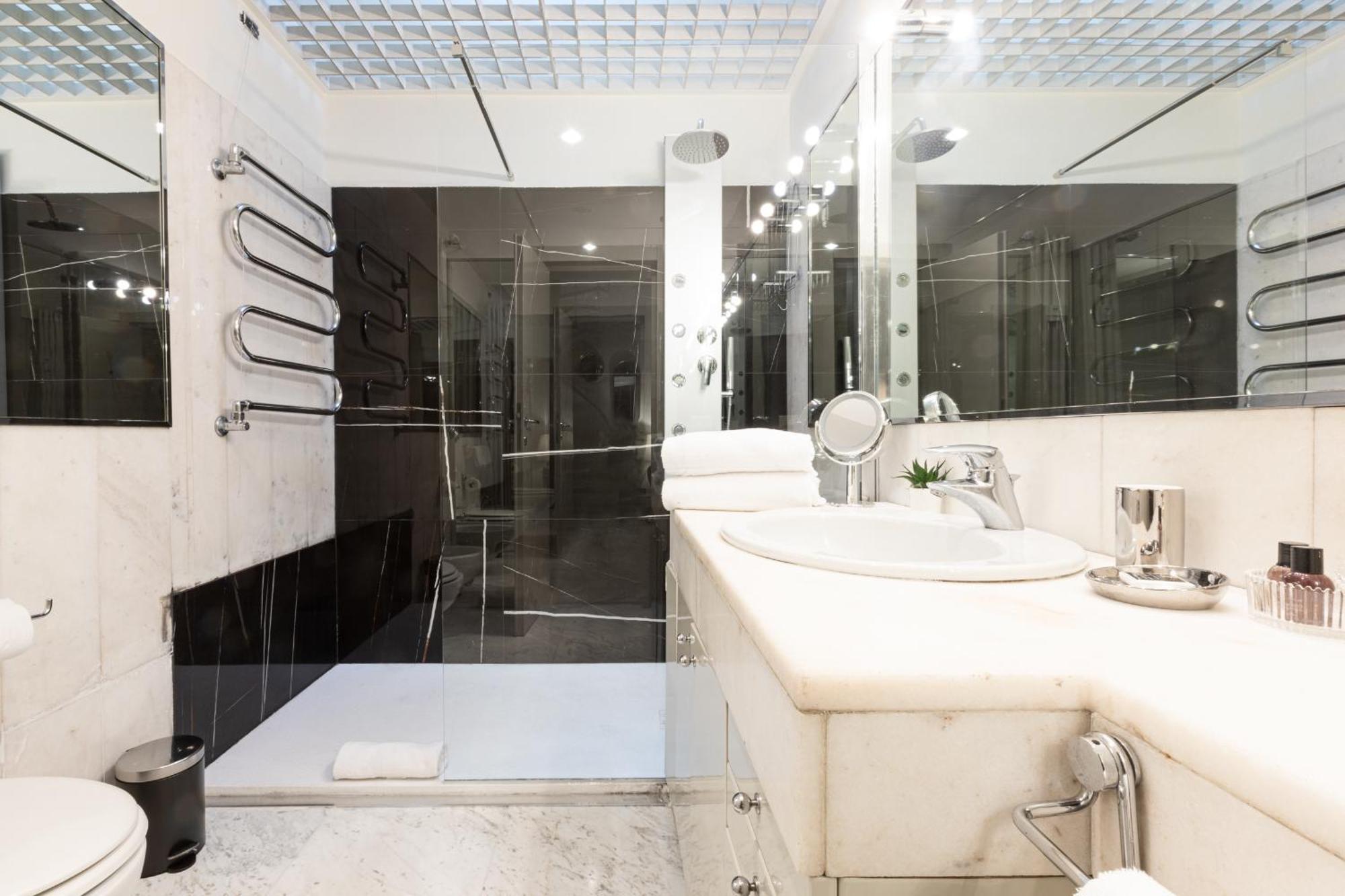 Monte Napoleone Split-level Terrace - Collection Apartment Milan