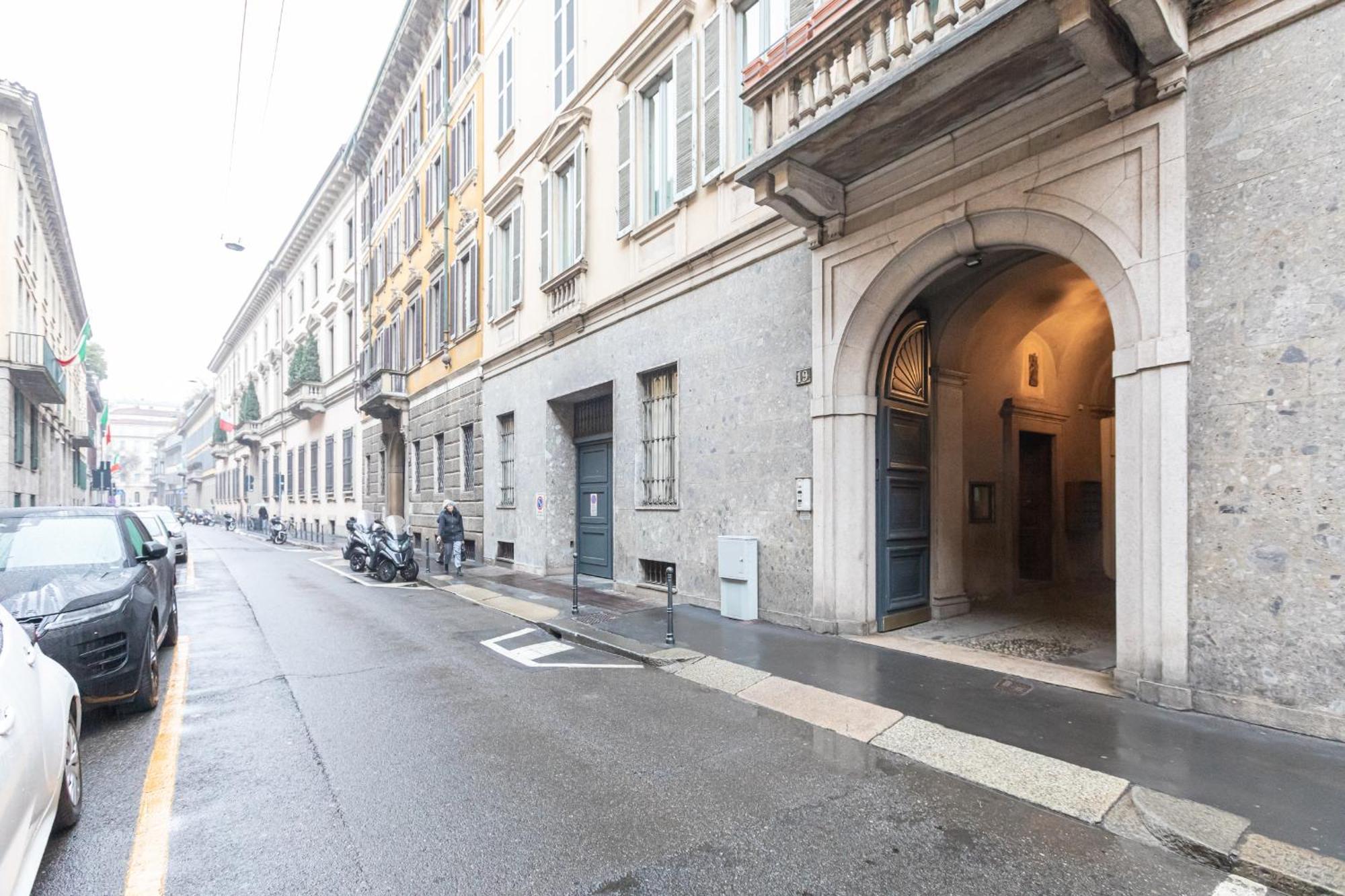 Monte Napoleone Split-level Terrace - Collection Apartment Milan