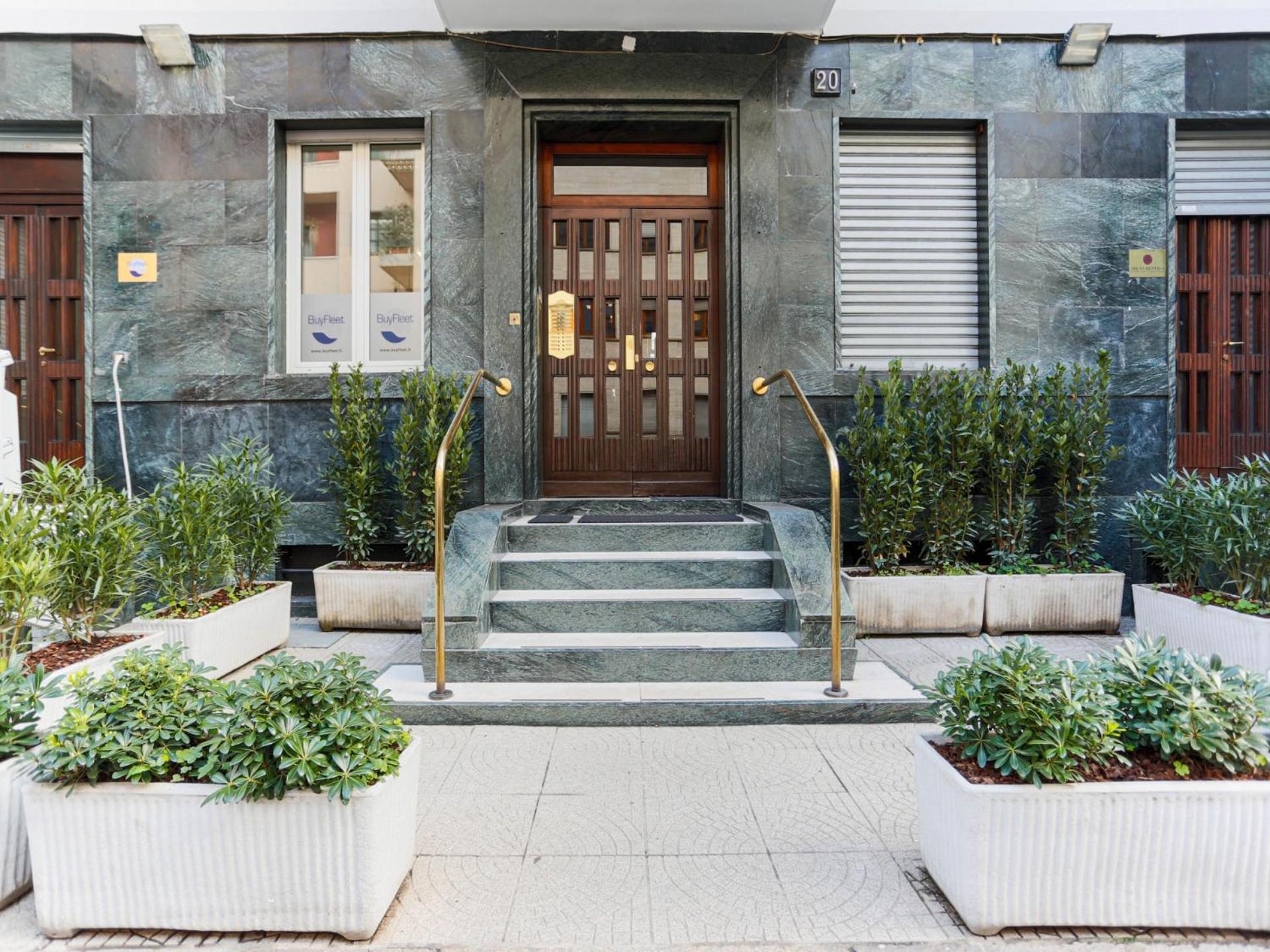 The Best Rent - Bright Two-bedroom In Central Station Area Aparthotel Milan