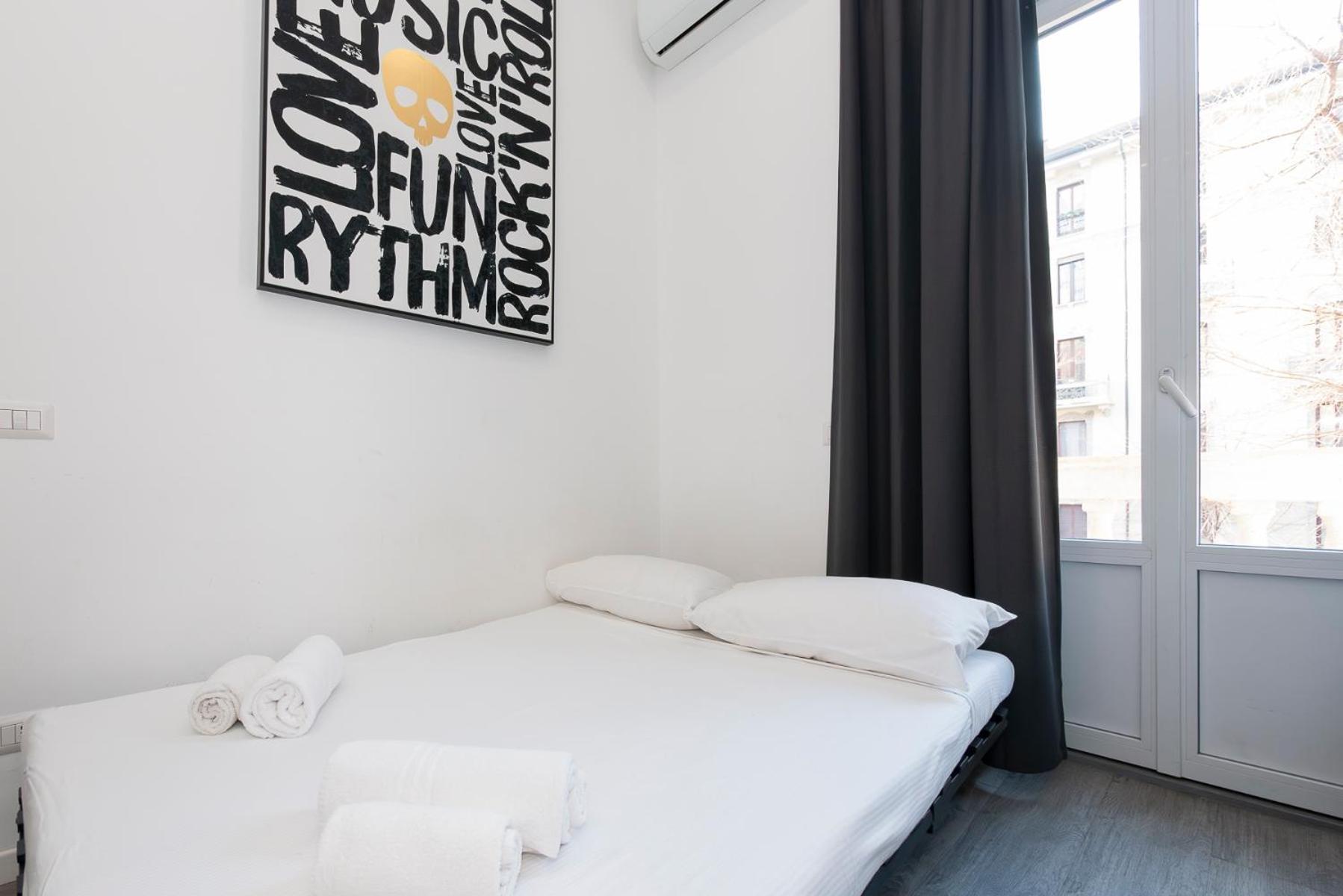 Apartment Ihost - Lomellina 14a Milan