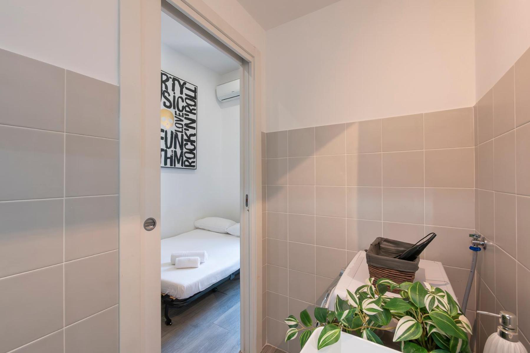 Ihost - Lomellina 14a * Milan