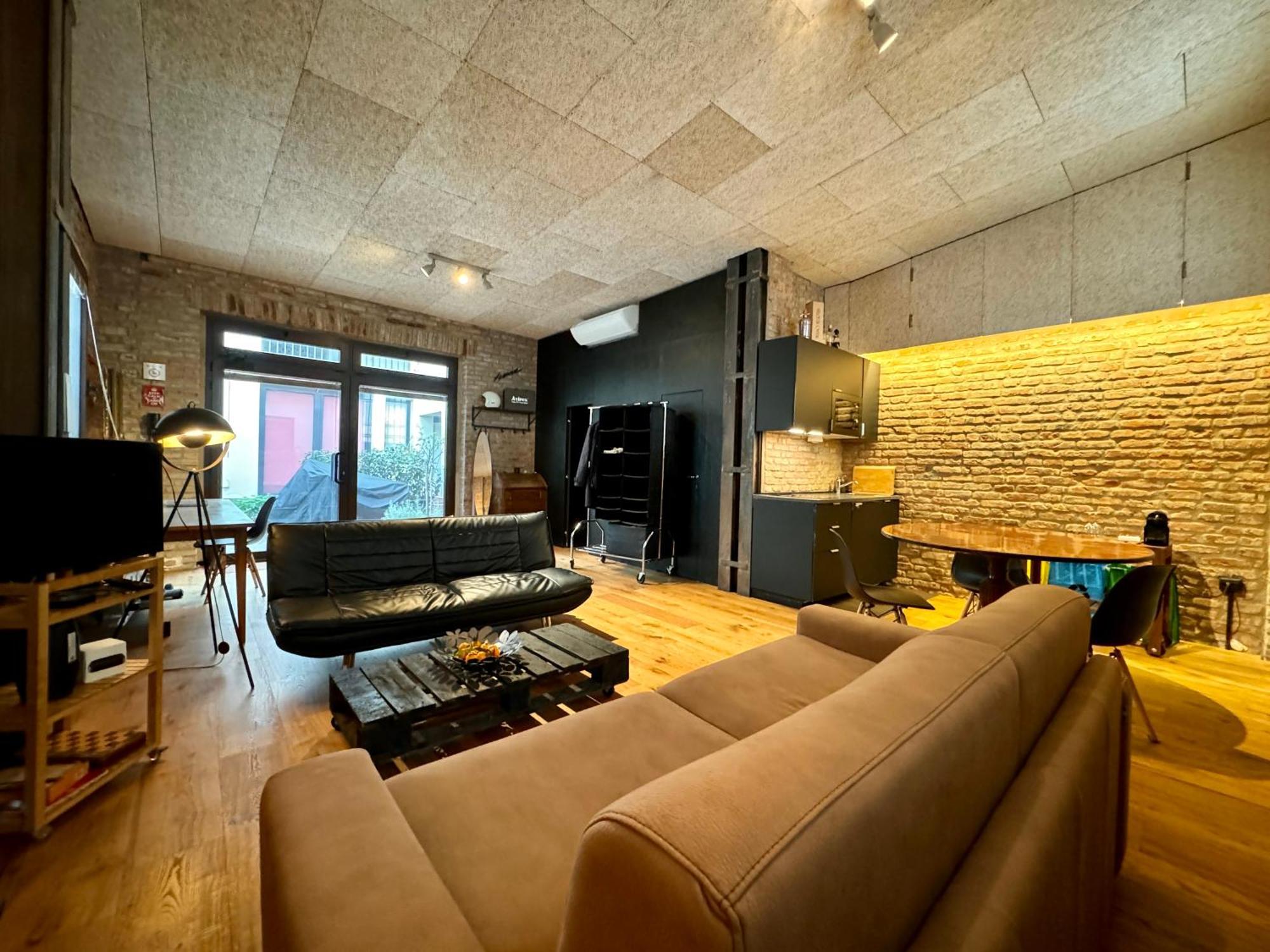 Luxury Wood Loft Apartment *