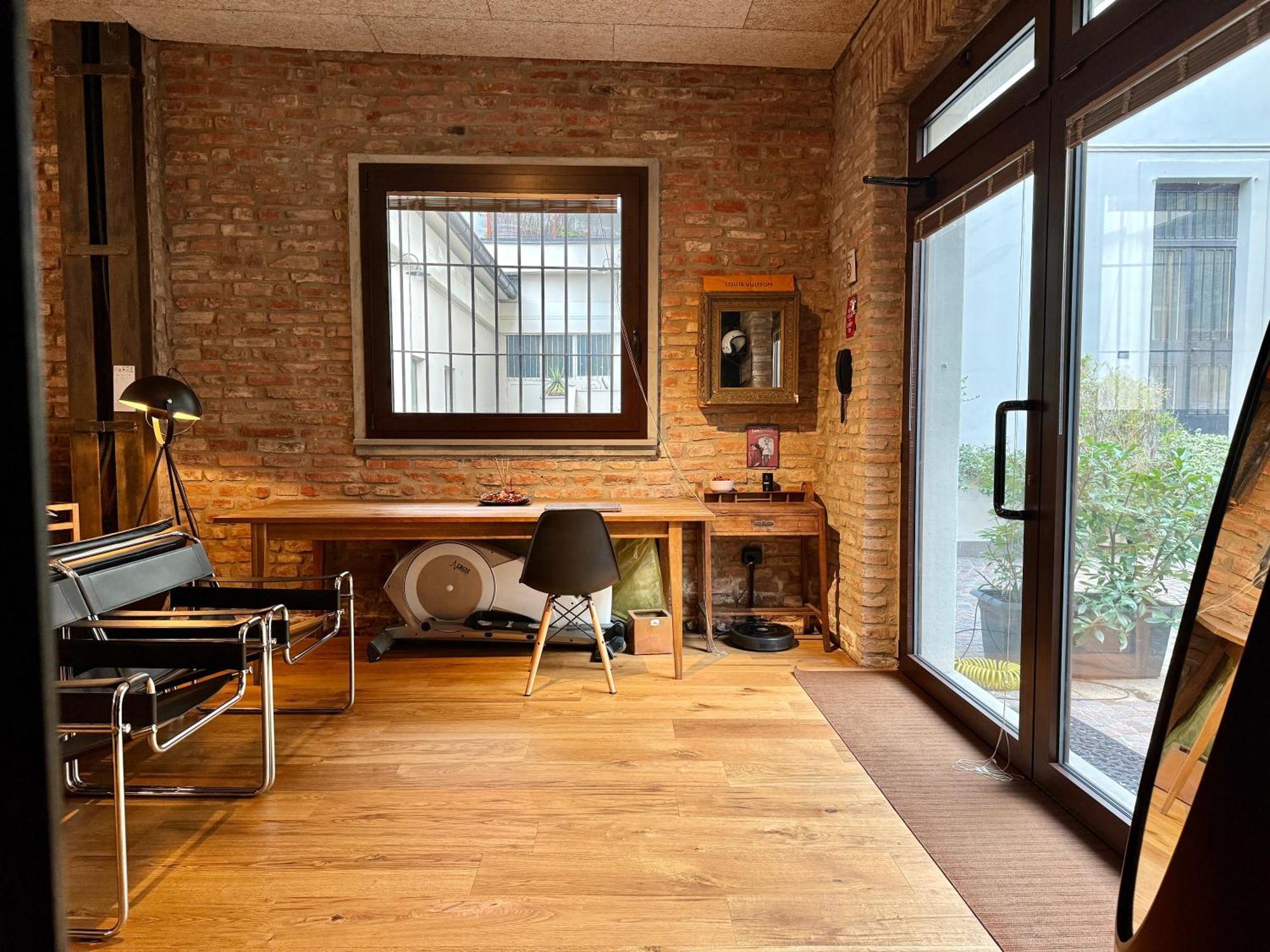 Luxury Wood Loft Apartment *