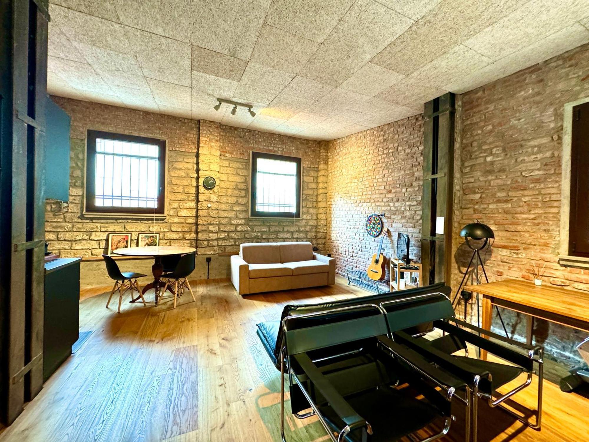 Luxury Wood Loft Apartment *