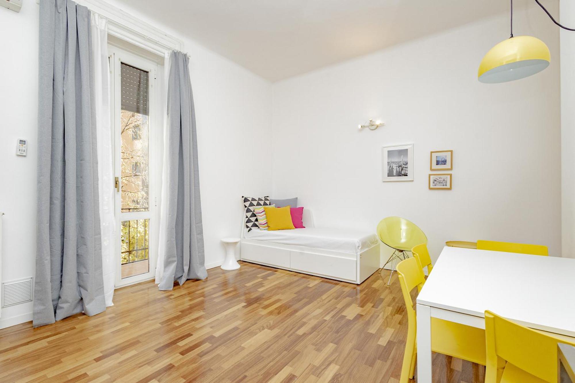 Apartment Xenia - Cozy Luminous Flat Near Navigli Milan