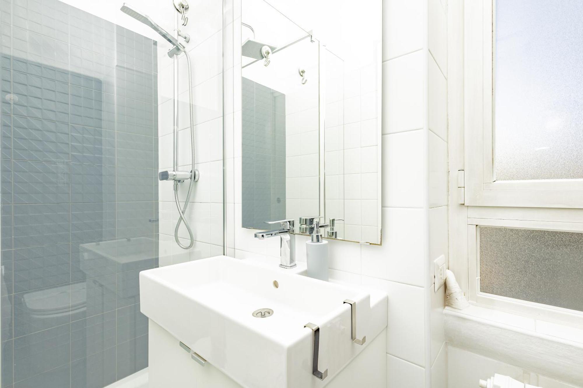 Apartment Xenia - Cozy Luminous Flat Near Navigli Milan