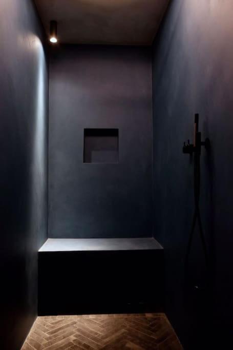 Oneroom