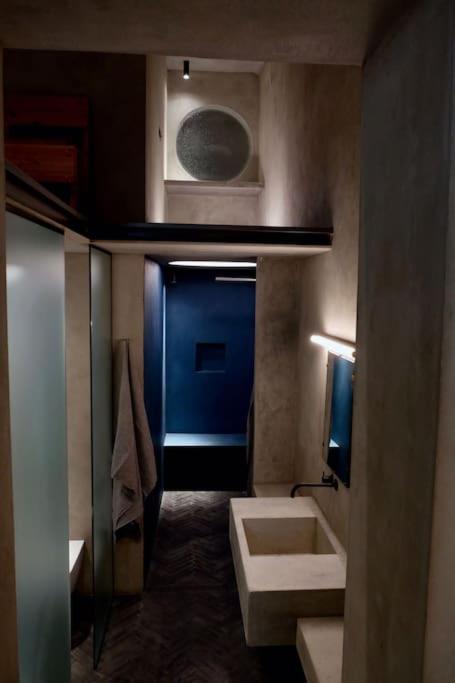 Oneroom