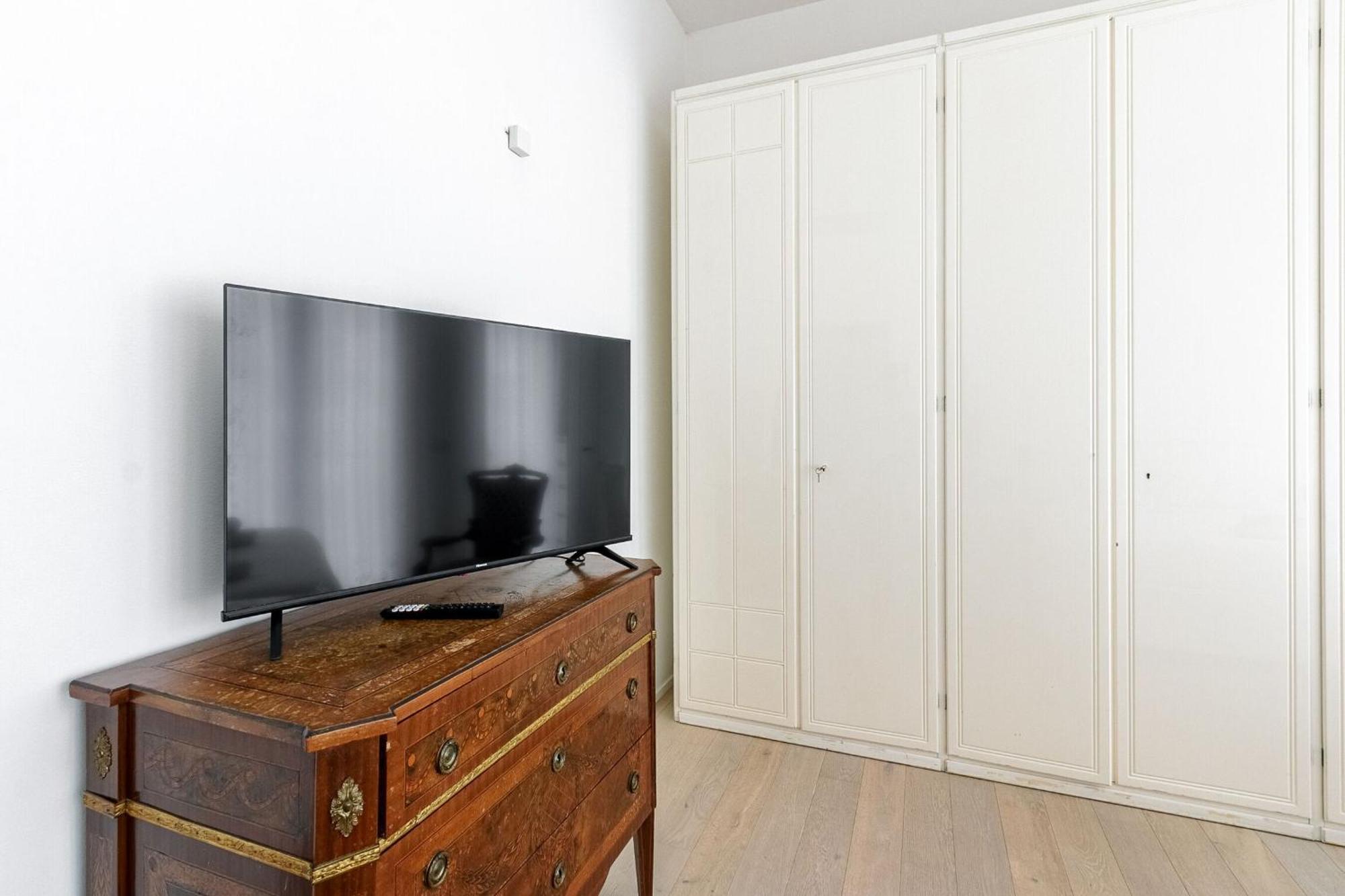 1br Uberto Visconti Di Modrone A With Balcony In Appartamento *