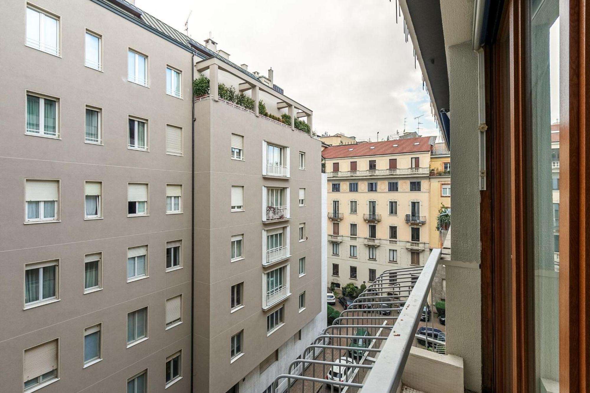 1br Uberto Visconti Di Modrone A With Balcony In Appartamento Milano